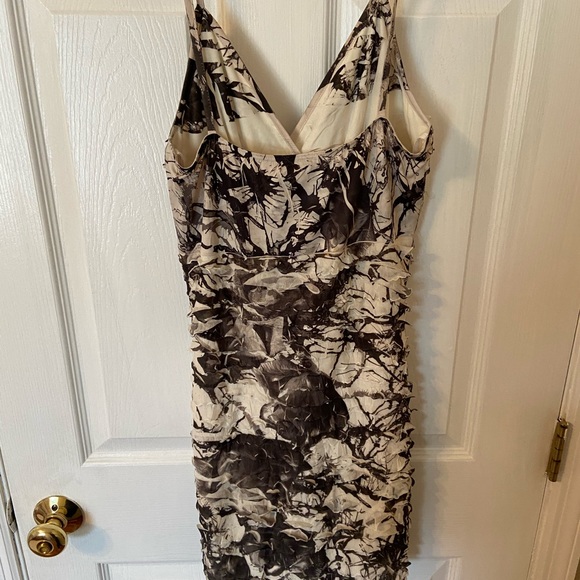 White and brown dress - Picture 3 of 5